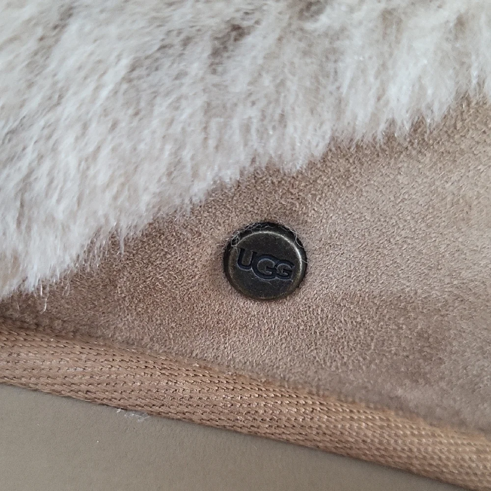 UGG Women's Classic Slippers II in Tan with Plush Fur - Picture 7 of 9
